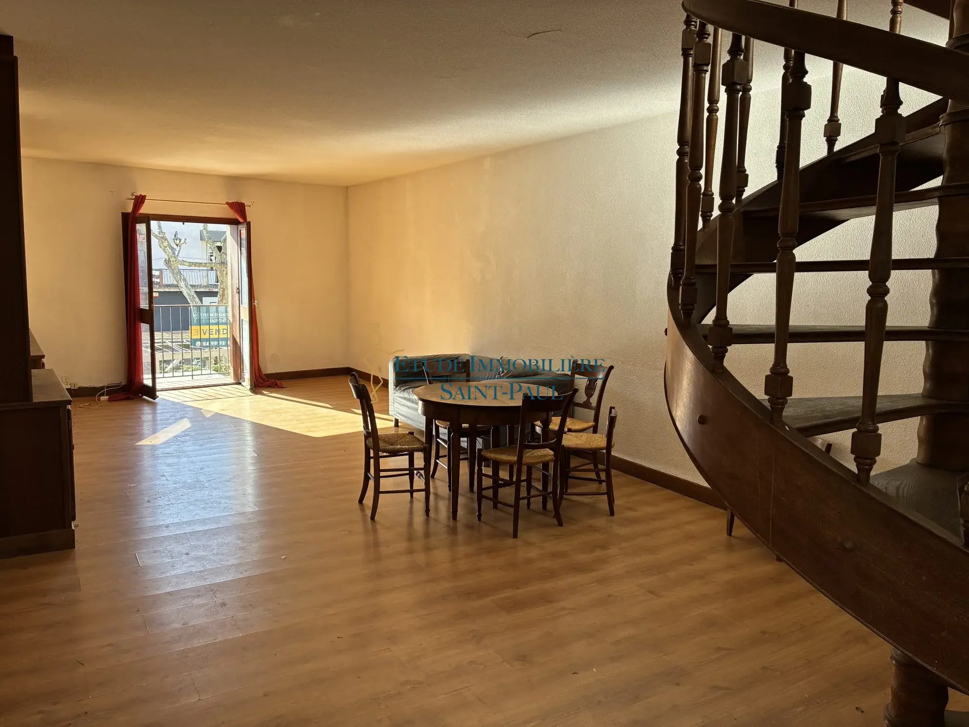 Duplex avec terrasse intérieure à Clermont-l'Hérault – Potentiel de rénovation et emplacement idéal