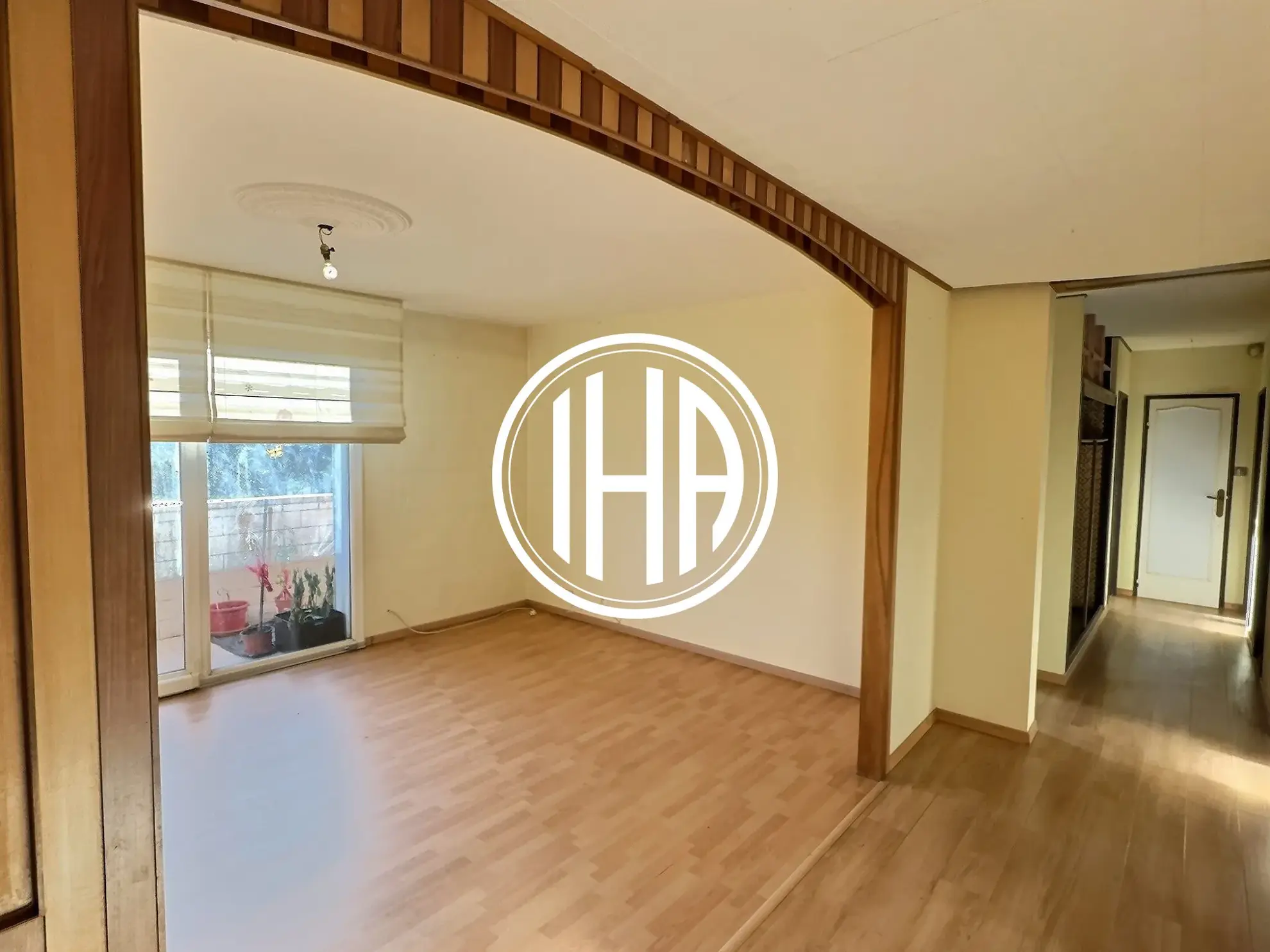 Bel espace d'entrée Appartement T5 à vendre à Colmar avec vue dégagée et proximité commodités 