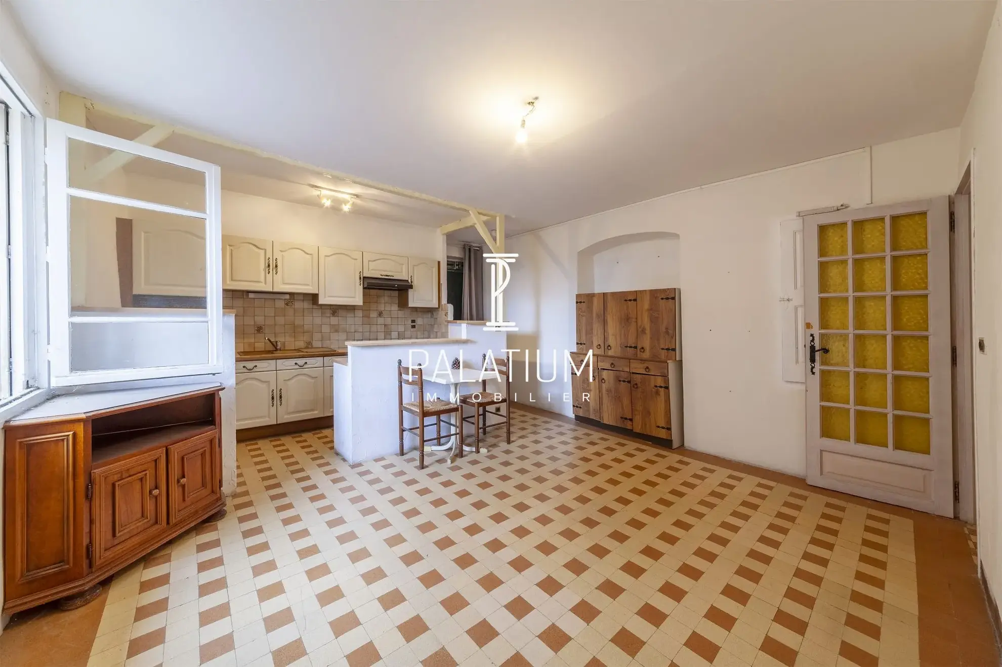 Appartement à vendre à Gréoux-les-Bains avec deux chambres 
