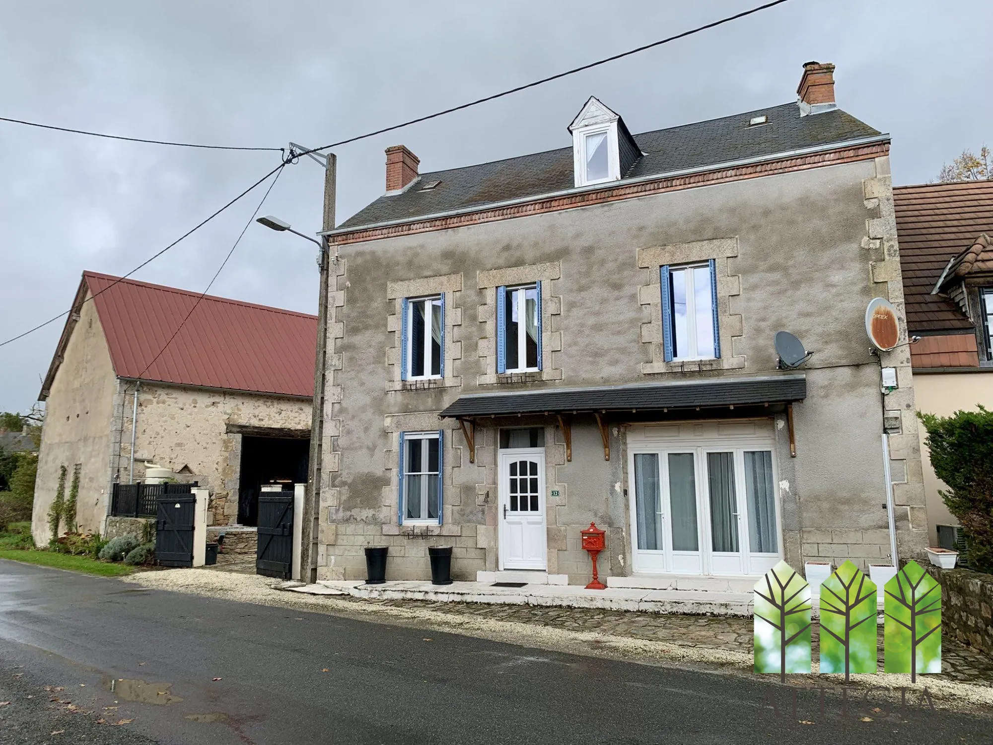 Charmante maison de village avec 4 chambres, grand espace et extérieur convivial en Creuse