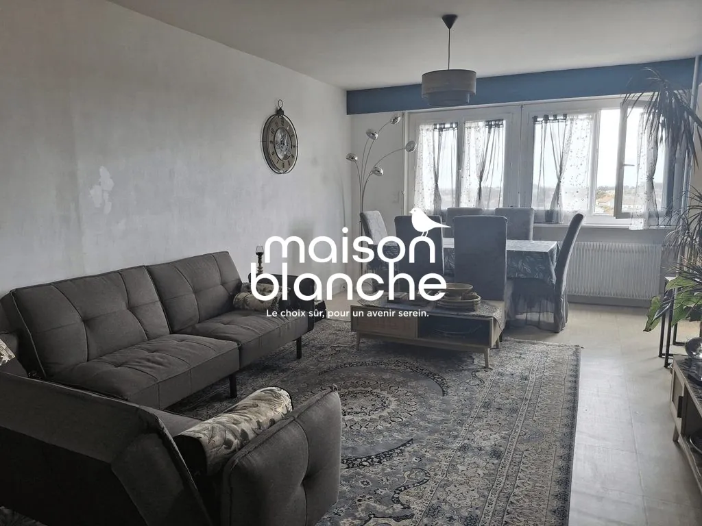 Appartement T3 lumineux de 73 m² à Parthenay avec vue dégagée