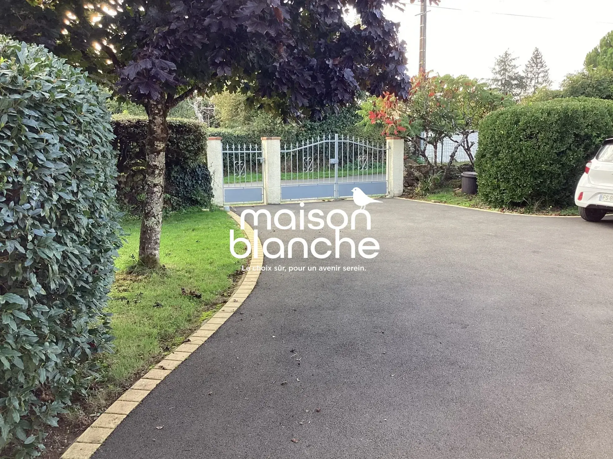 Maison de plain-pied à Nanteuil avec terrain arboré de 1456 m² 