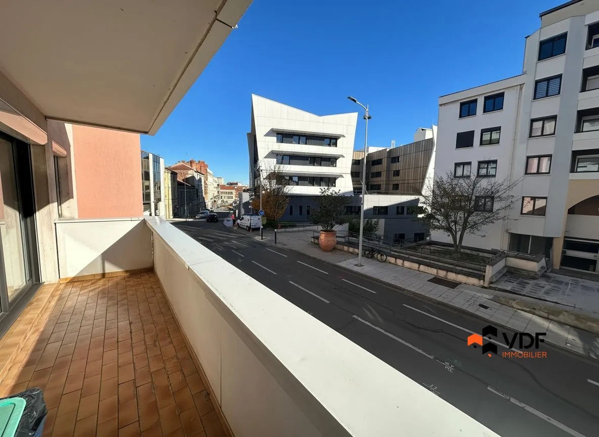 À vendre appartement T3/4 lumineux à Roanne avec balcon et stationnement