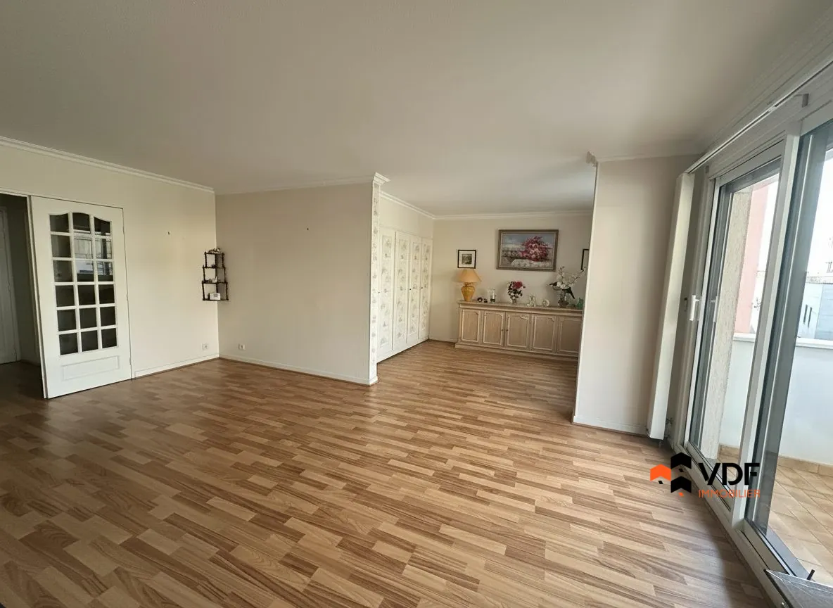 À vendre appartement T3/4 lumineux à Roanne avec balcon et stationnement 