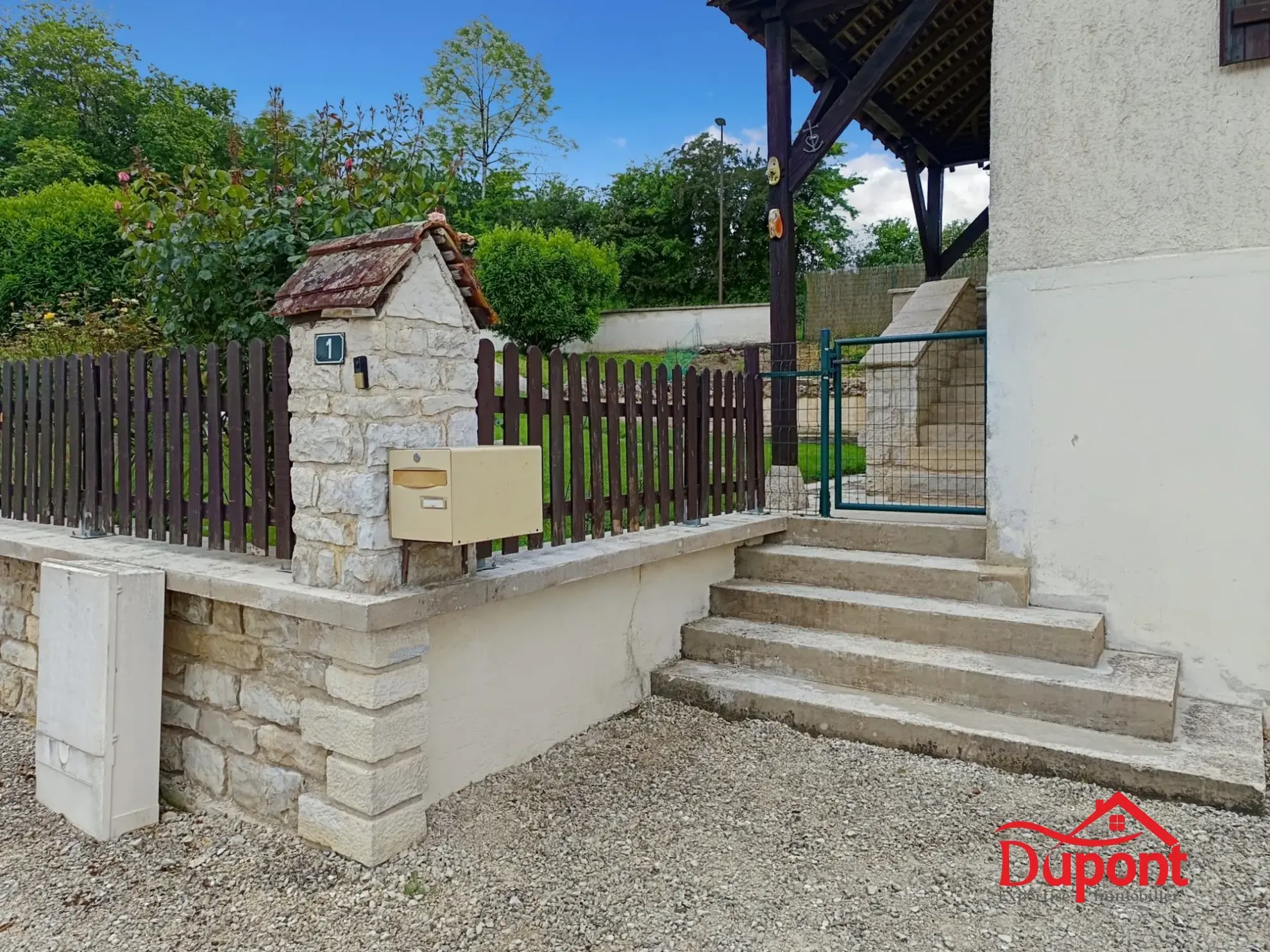 Maison de campagne rénovée à Vitry-le-Croisé avec grand jardin