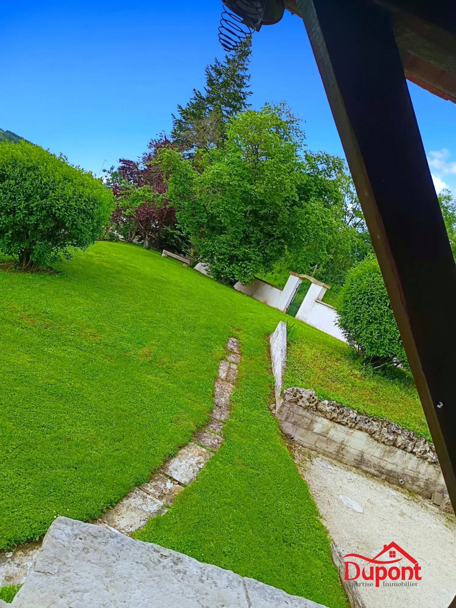 Maison de campagne rénovée à Vitry-le-Croisé avec grand jardin 