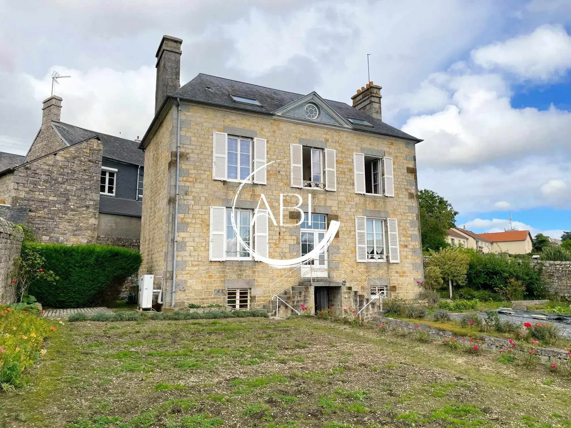 Maison en pierres de 167 m² avec terrain à Domfront en centre-ville