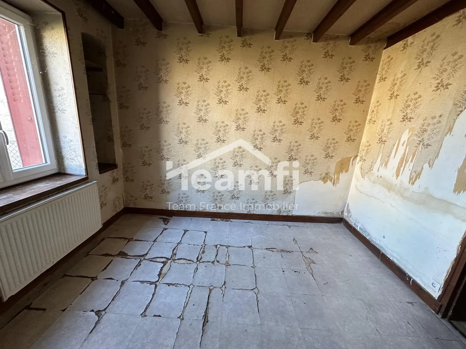 Maison à rénover avec potentiel locatif proche de l'A89 à Celles-sur-Durolle 
