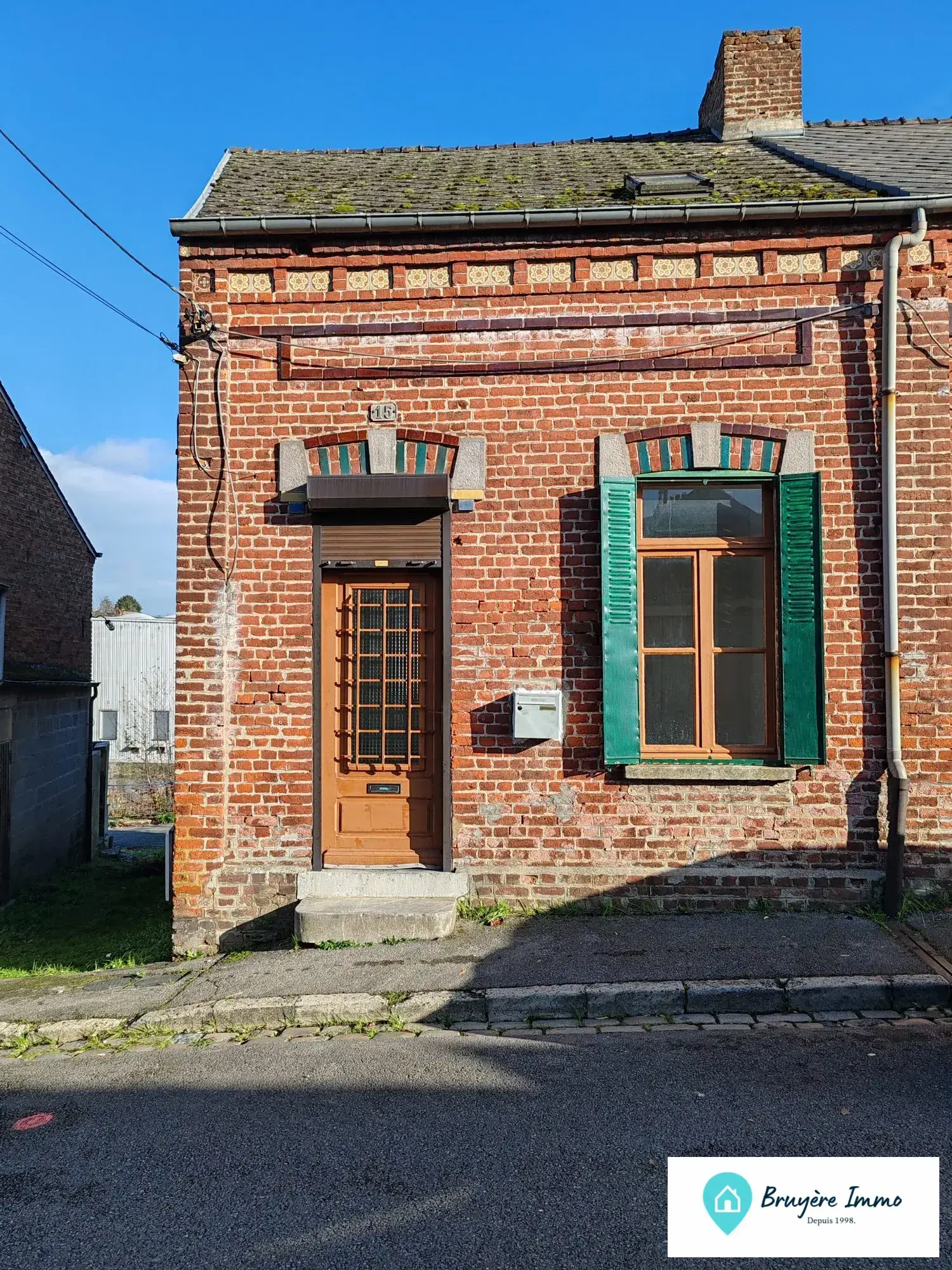 Maison à vendre à Hirson avec cour, garage et cave, louée 630€/mois