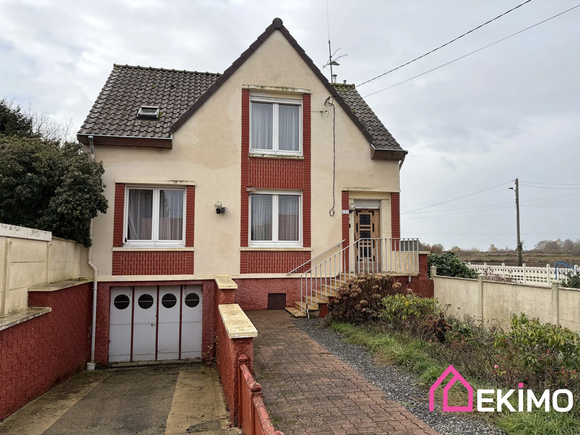 Maison ancienne à rénover avec jardin à Anhiers - 93 m²