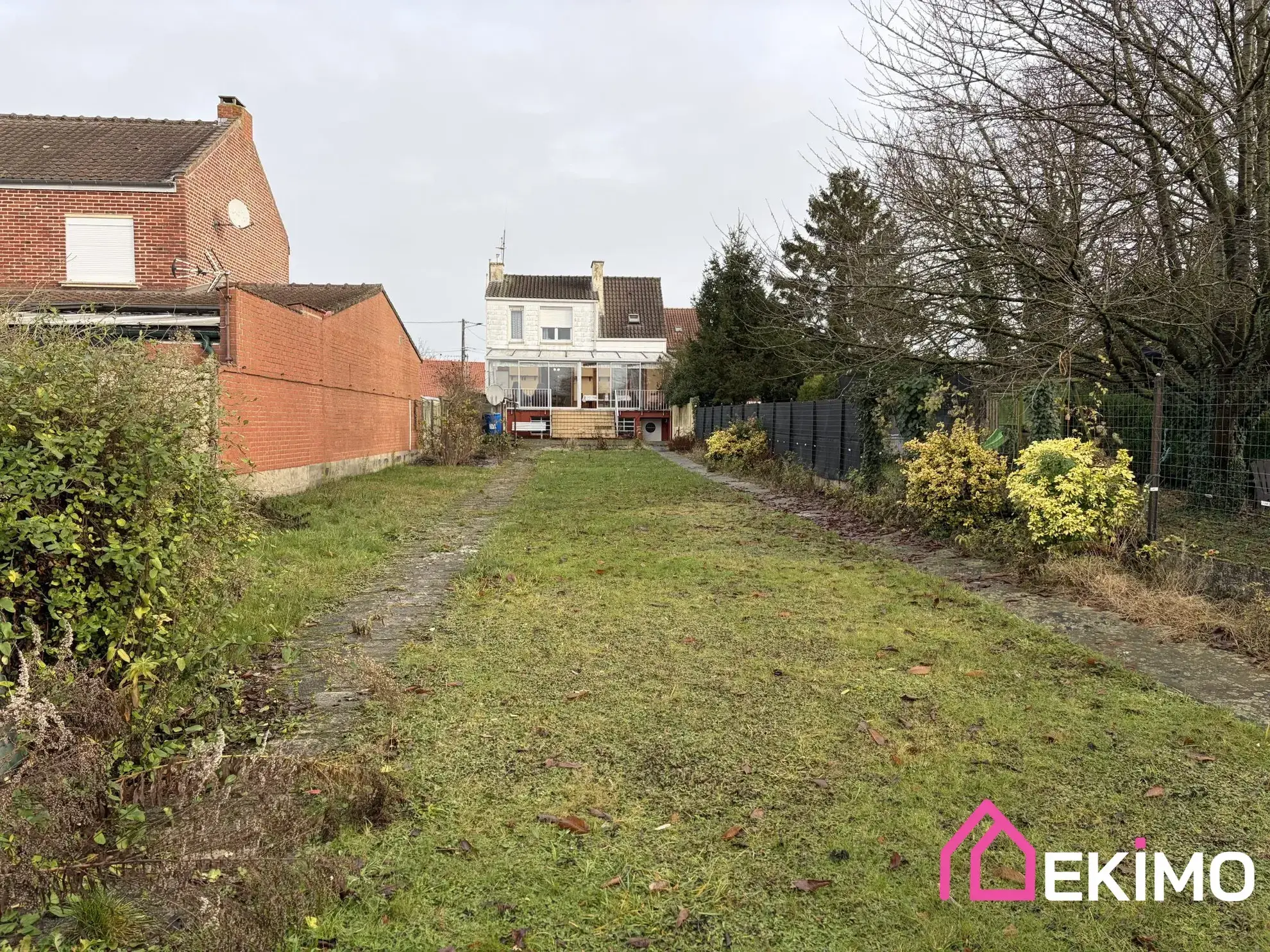 Maison ancienne à rénover avec jardin à Anhiers - 93 m² 