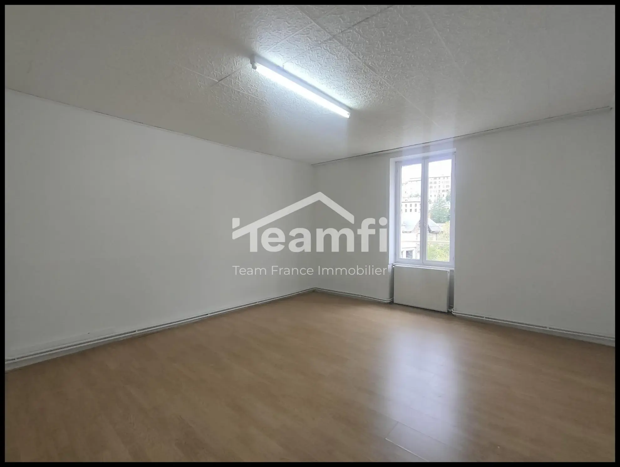 Investissement immobilier à La Vidalie : immeuble à rénover avec potentiel locatif élevé 