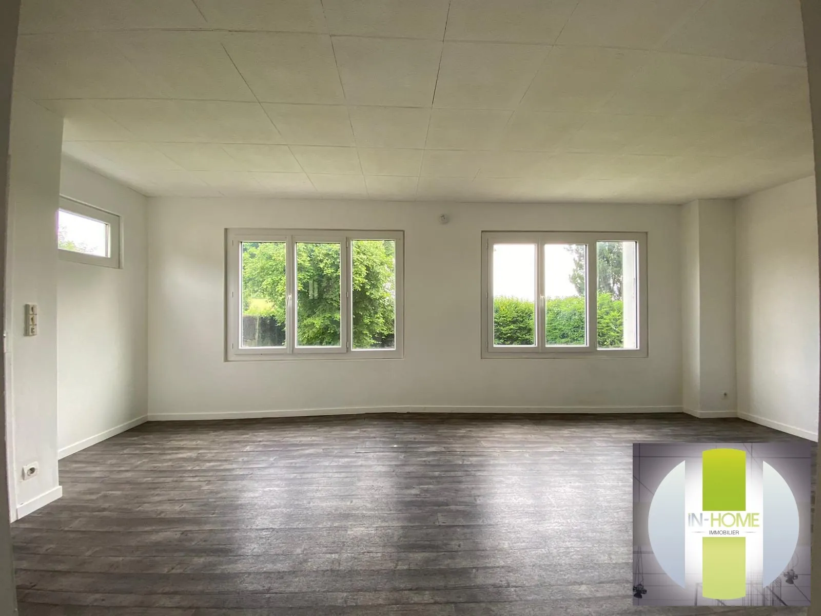 Maison 74 m² avec jardin à Breteuil, potentiel et situation stratégique 