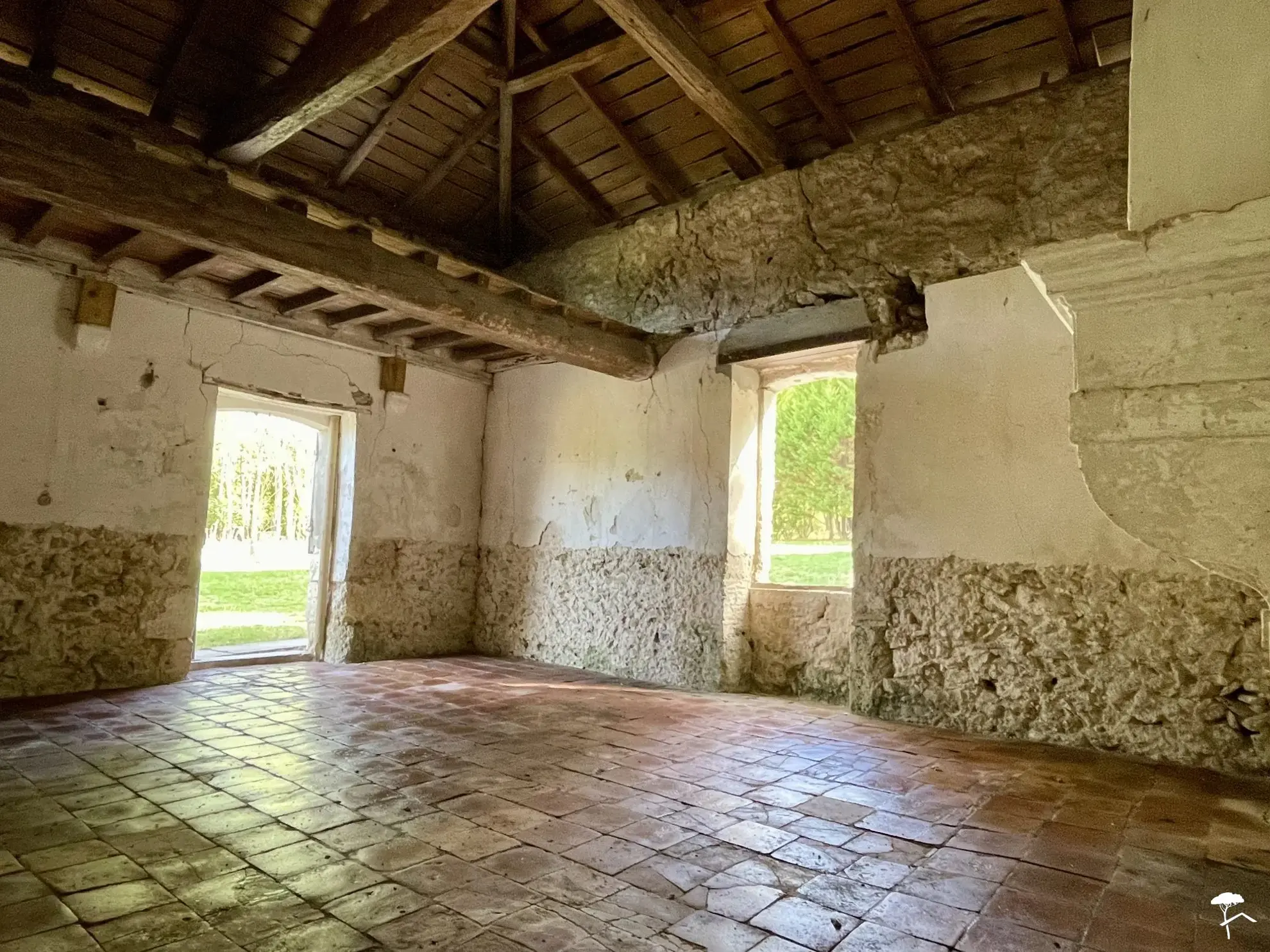 Maison en pierre à rénover avec grand terrain à Villandraut 