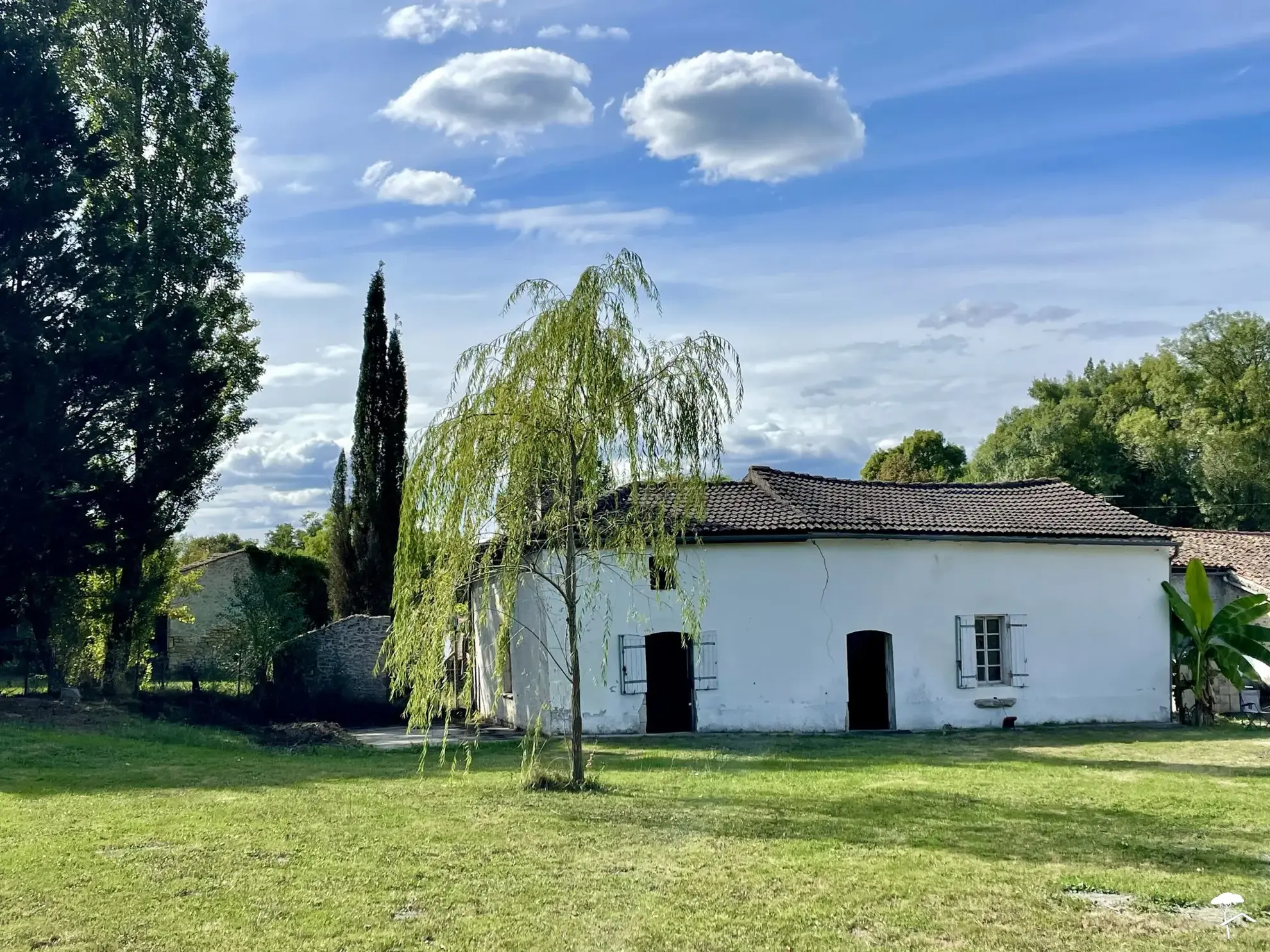 Maison en pierre à rénover avec grand terrain à Villandraut