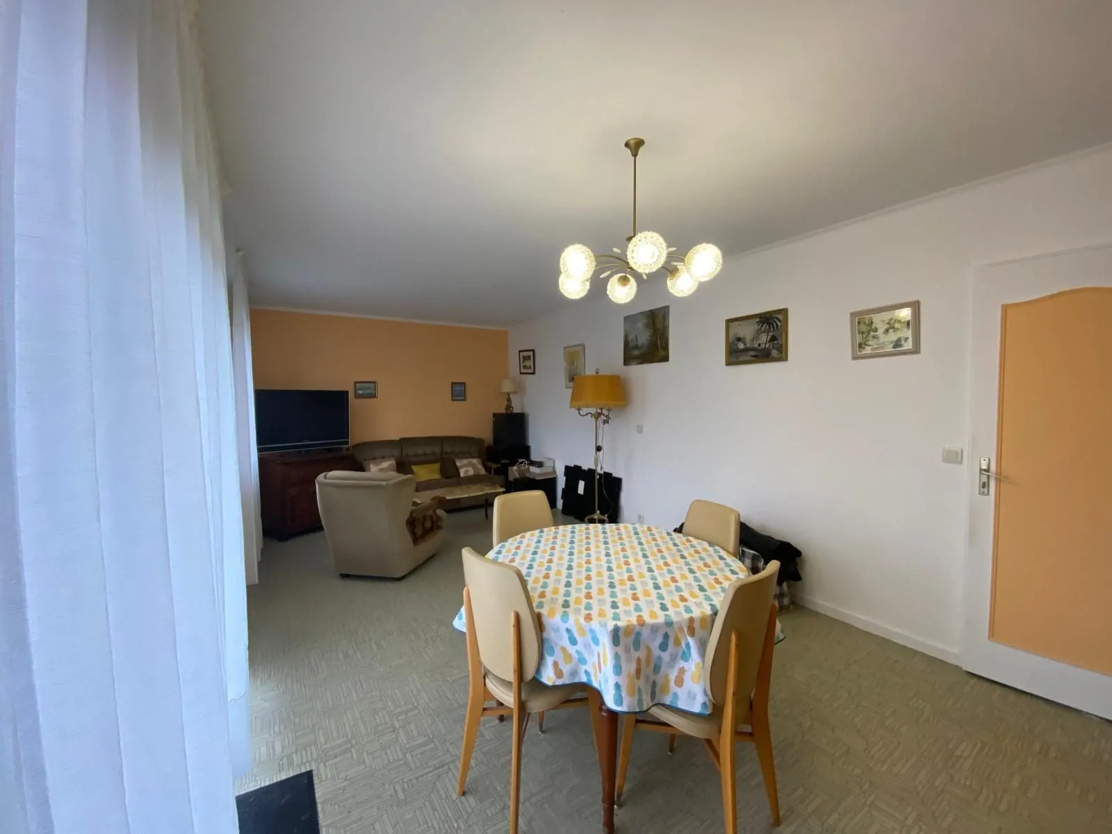 Maison lumineuse avec sous-sol total à vendre à Égriselles-le-Bocage 