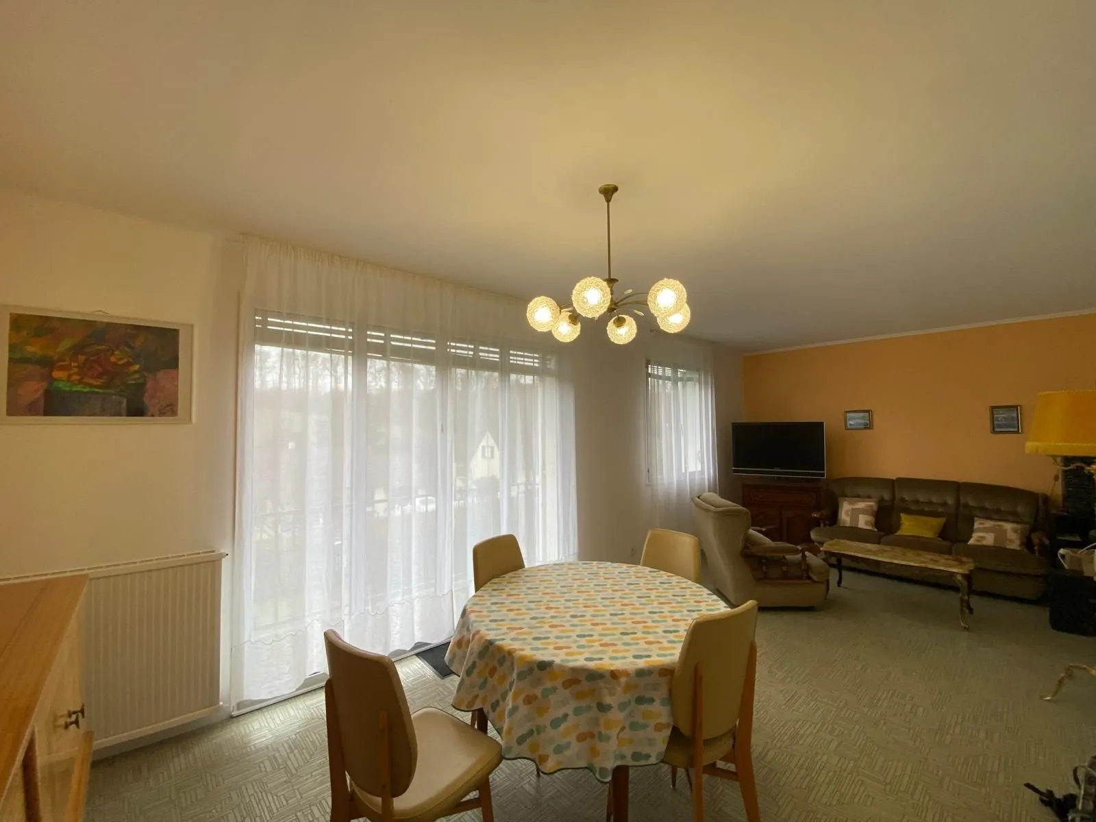 Maison lumineuse avec sous-sol total à vendre à Égriselles-le-Bocage 