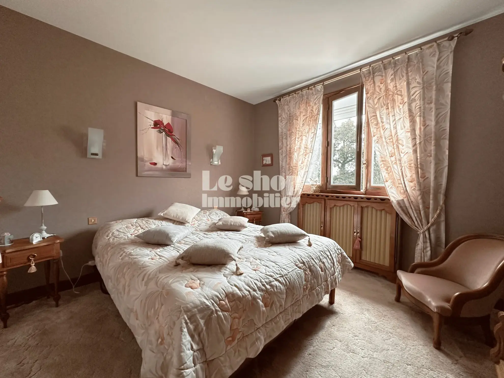 Belle maison en pierre à Montrollet avec jardin, sous-sol et garage 