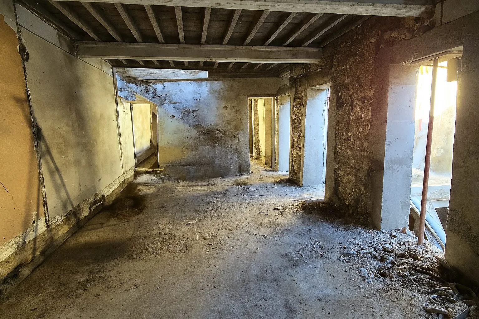 Plateaux à aménager pour bureaux ou commerce au centre-ville de Villefranche-sur-Saône 