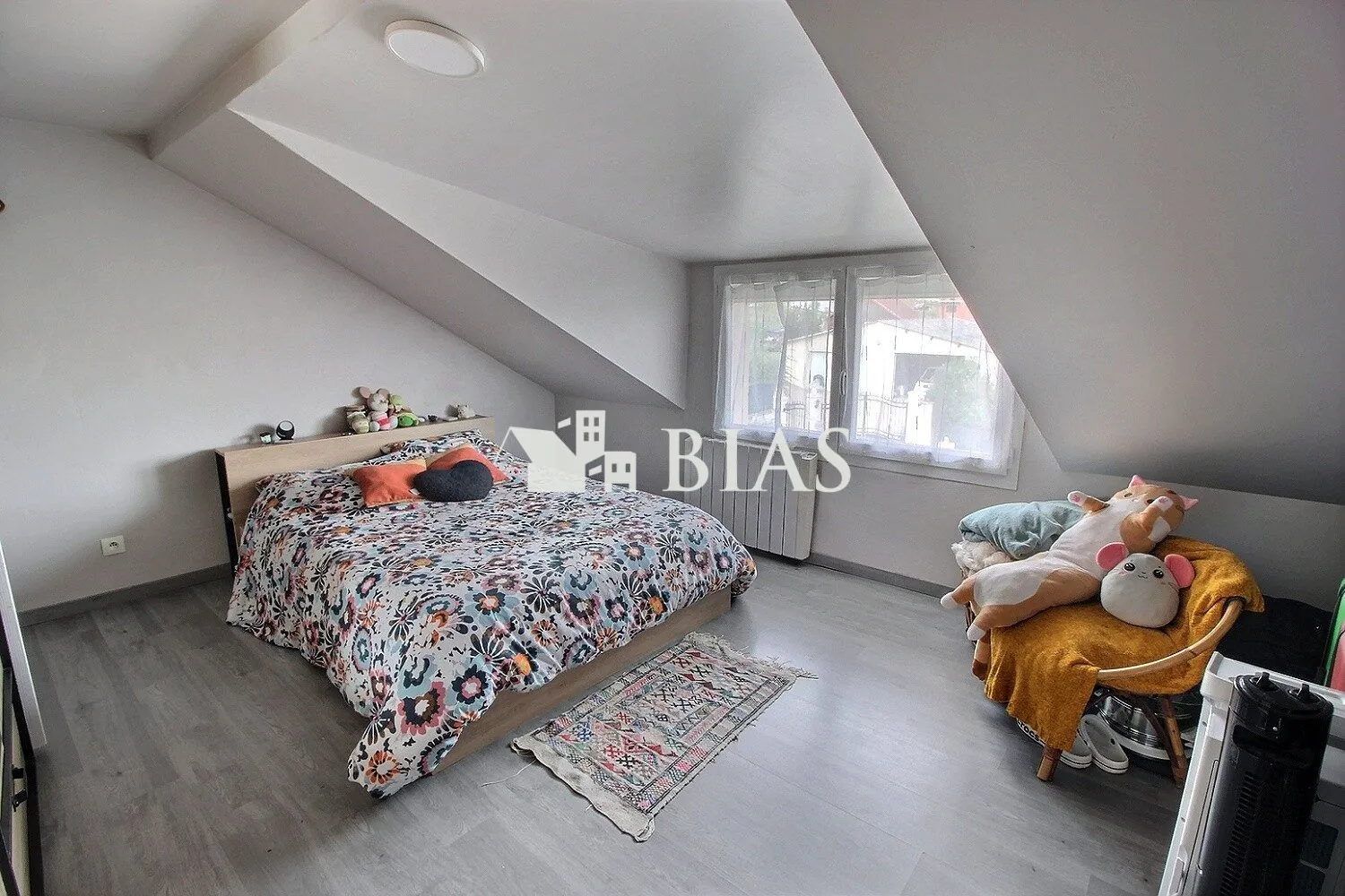 Maison jumelée à vendre à Oissel, 3 chambres, jardin, sans travaux 