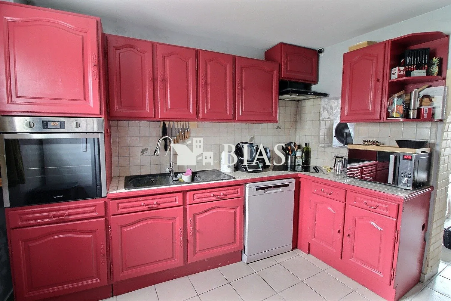 Maison jumelée à vendre à Oissel, 3 chambres, jardin, sans travaux 