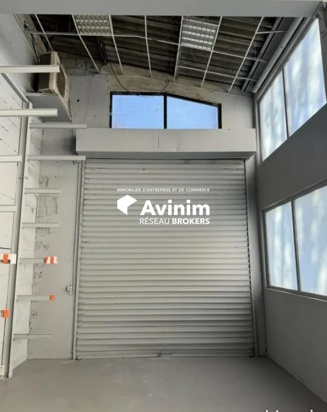 Bâtiment industriel et tertiaire de 870 m² à vendre à Juilly 