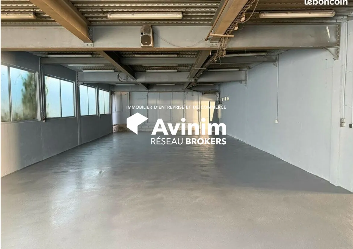 Bâtiment industriel et tertiaire de 870 m² à vendre à Juilly 