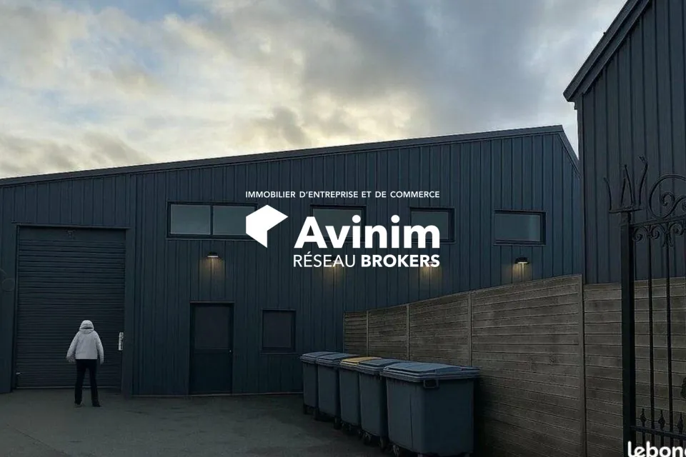 Bâtiment industriel et tertiaire de 870 m² à vendre à Juilly