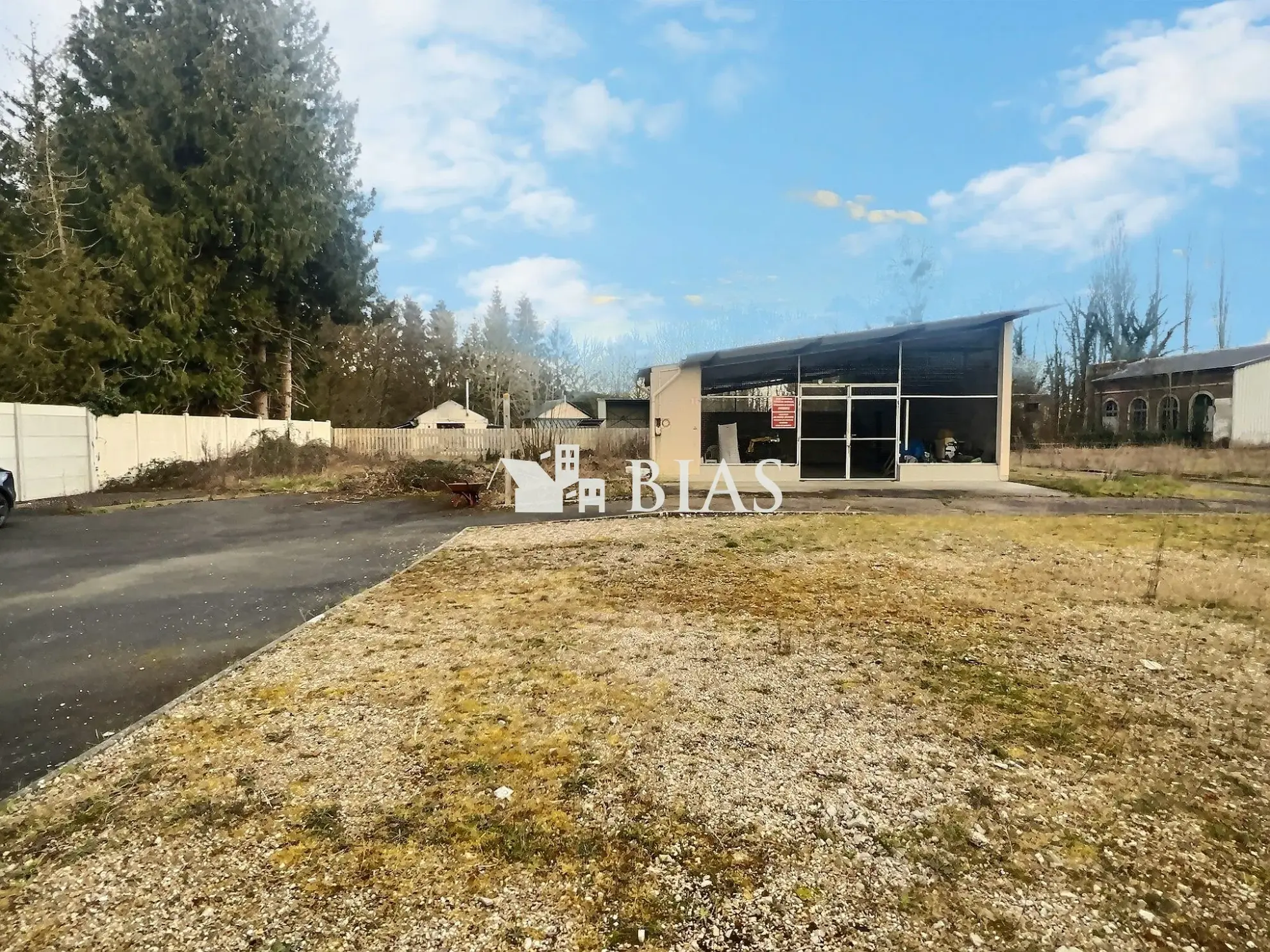 Terrain industriel à vendre à Serquigny (27) – 2000 m² aménagés