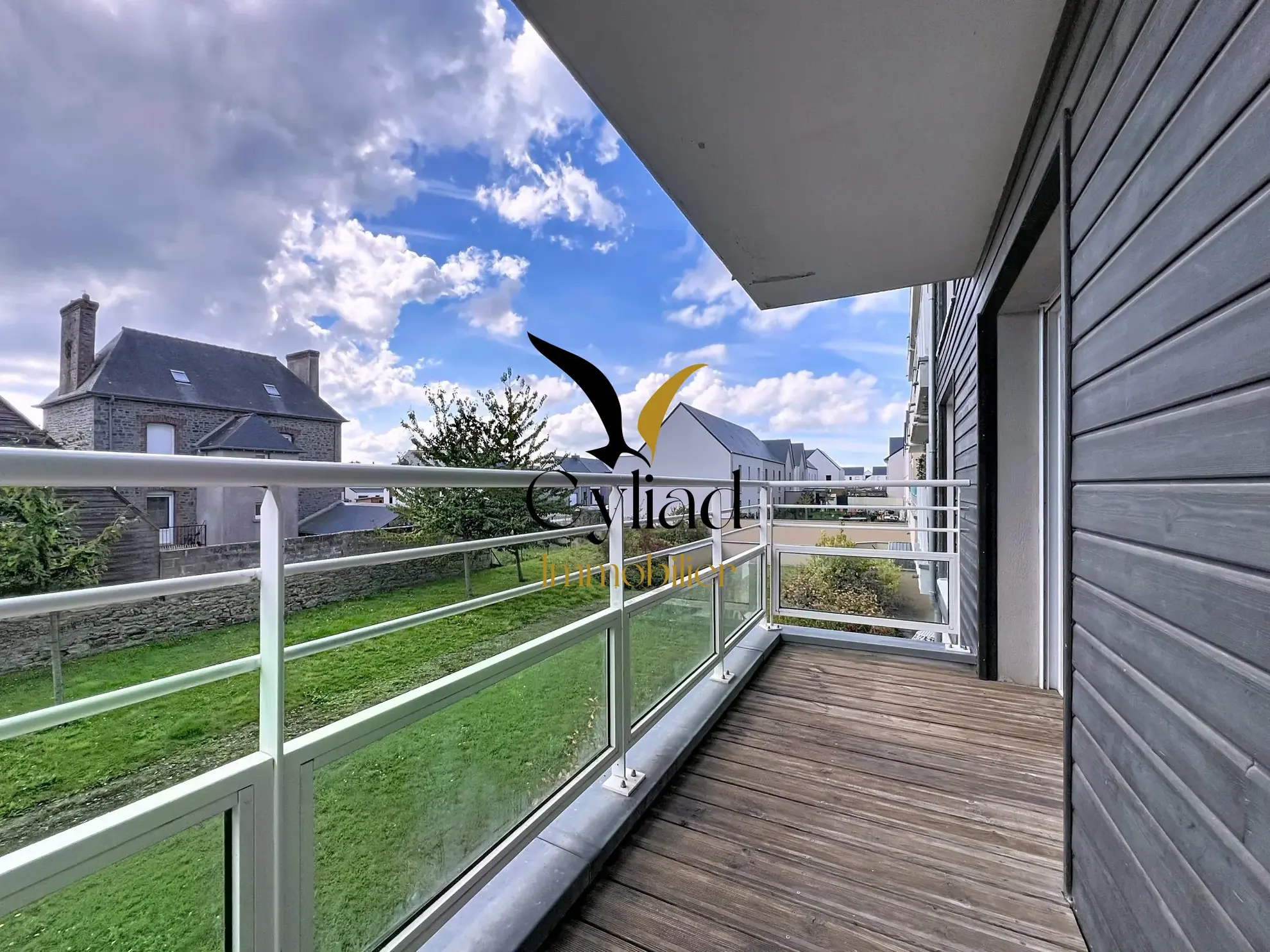 Studio lumineux de 34 m² à Saint-Méloir-des-Ondes avec balcon et parking sécurisé 