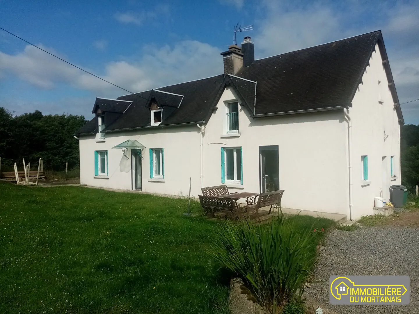 Maison de campagne à Juvigny les Vallées - 136 m² avec jardin et garage