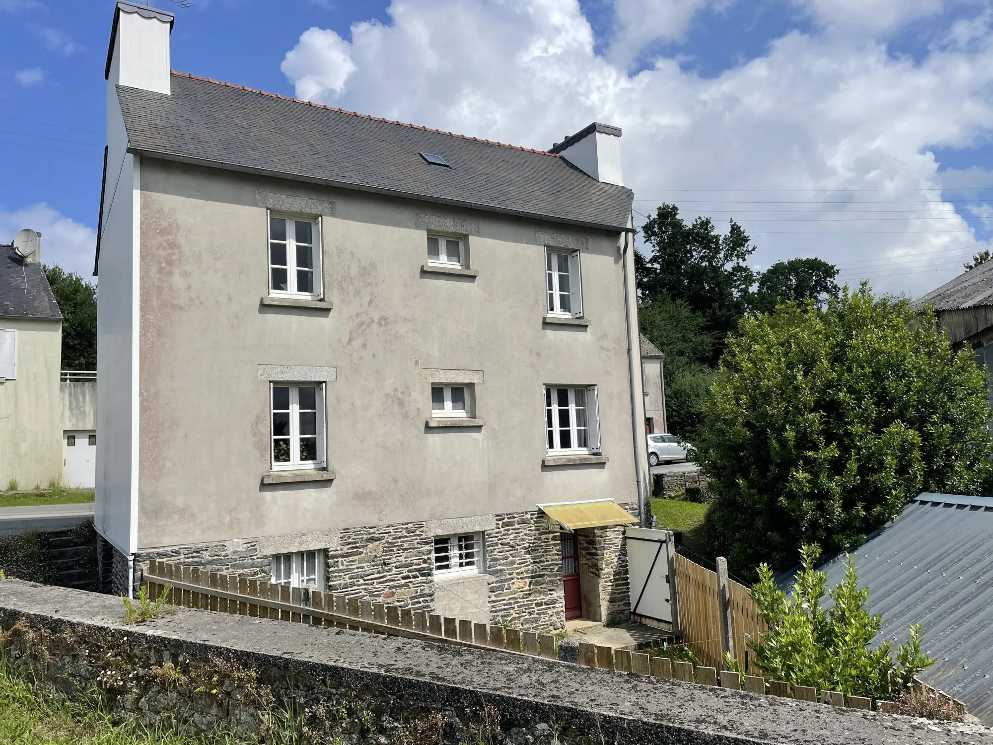 Maison individuelle de 102 m² avec jardin à Brasparts – Bien ancien et chaleureux 