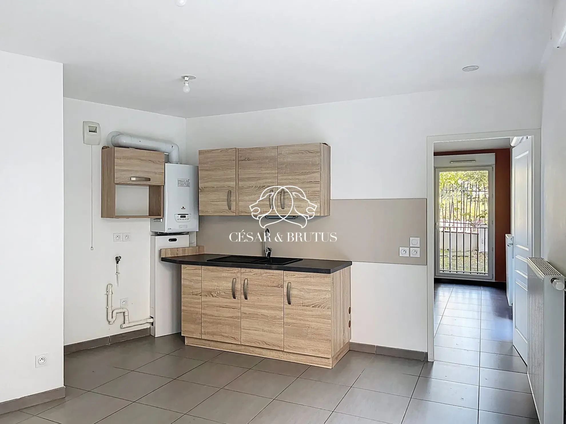 Appartement T2 de standing avec terrasse et jardin à Écully – Proche commodités 