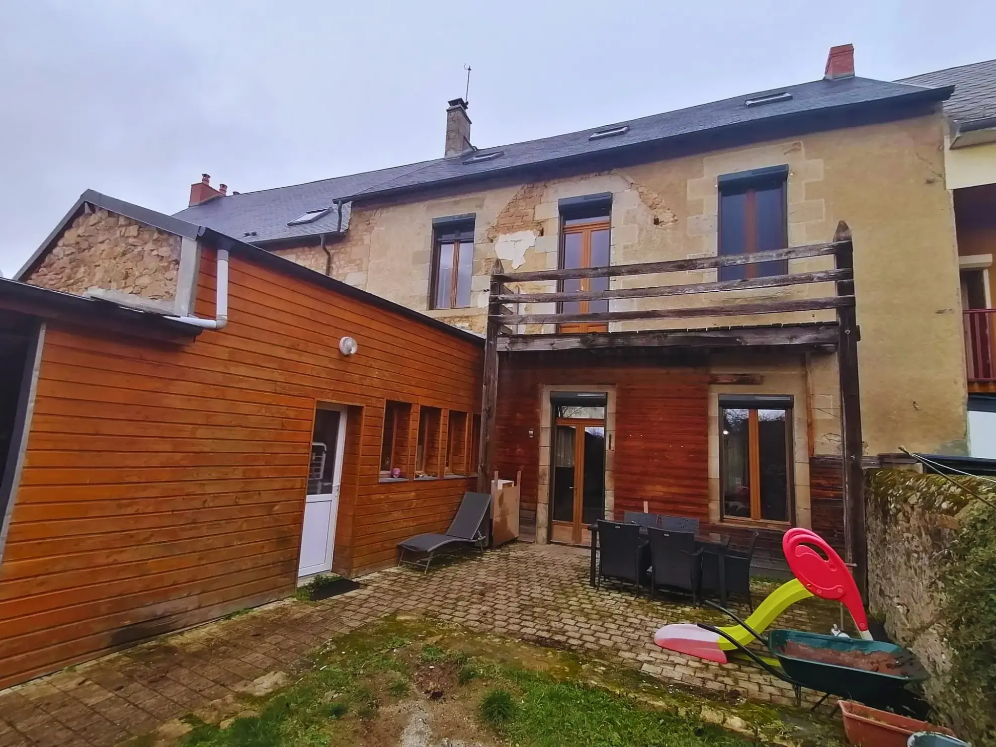 Maison à Ajain avec grande potentialité pour investissement locatif 