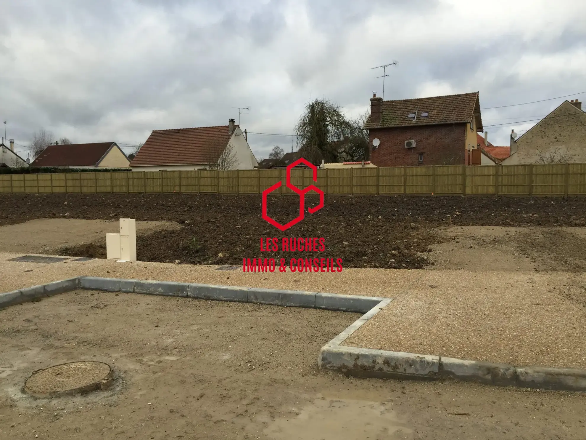 Terrain constructible à vendre à Claye-Souilly, 350 m² dans un quartier paisible