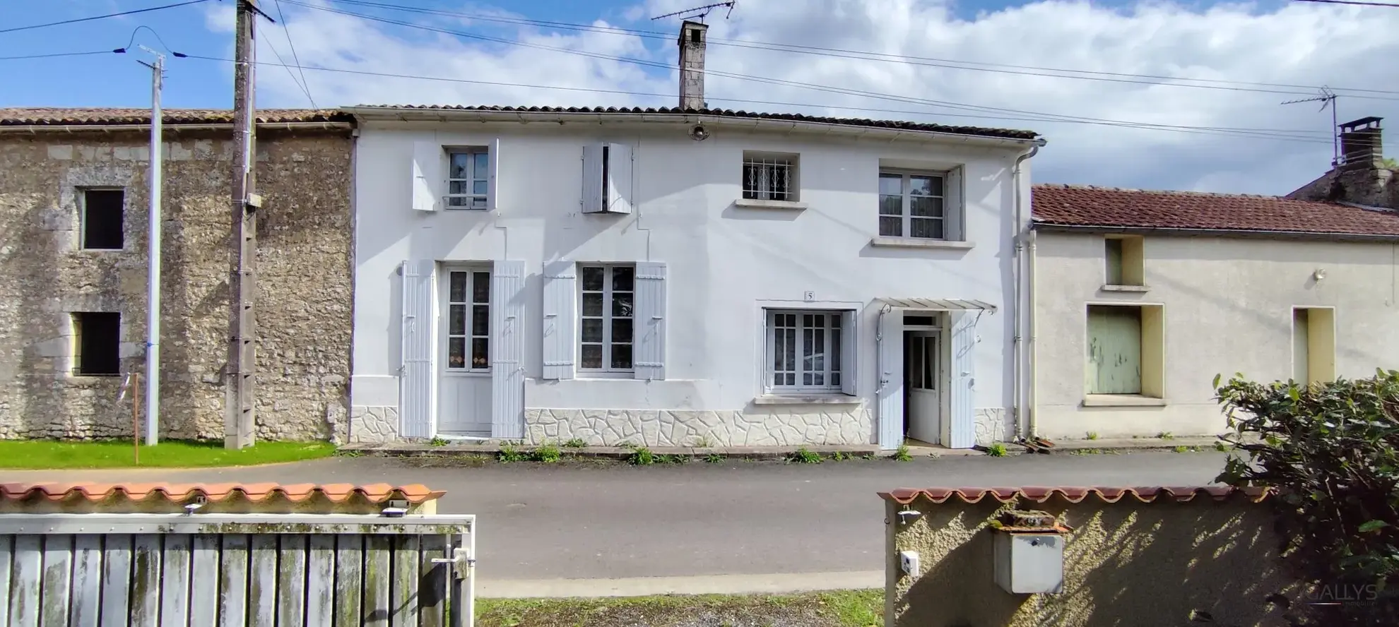 Maison de 90 m² à Saint-Simon-de-Pellouaille avec jardin et garage