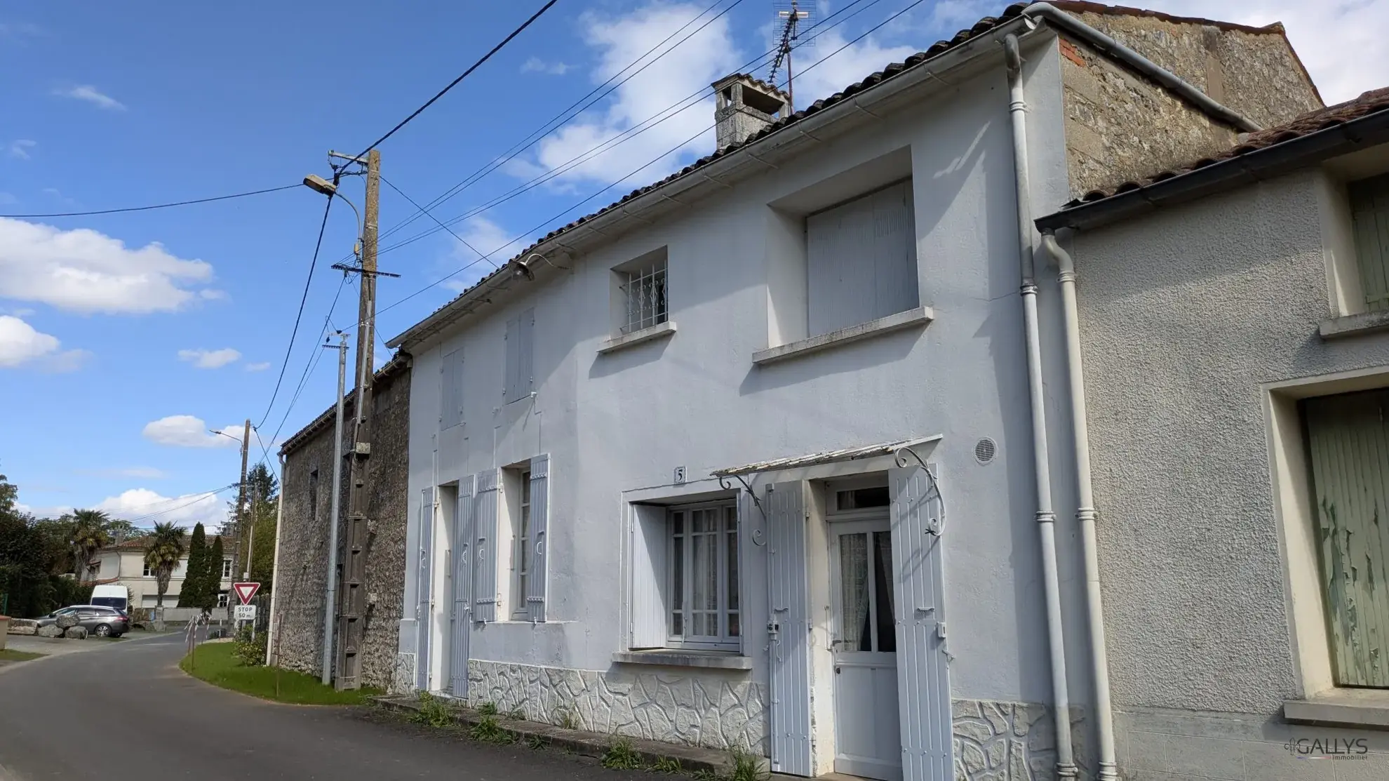 Maison de 90 m² à Saint-Simon-de-Pellouaille avec jardin et garage 