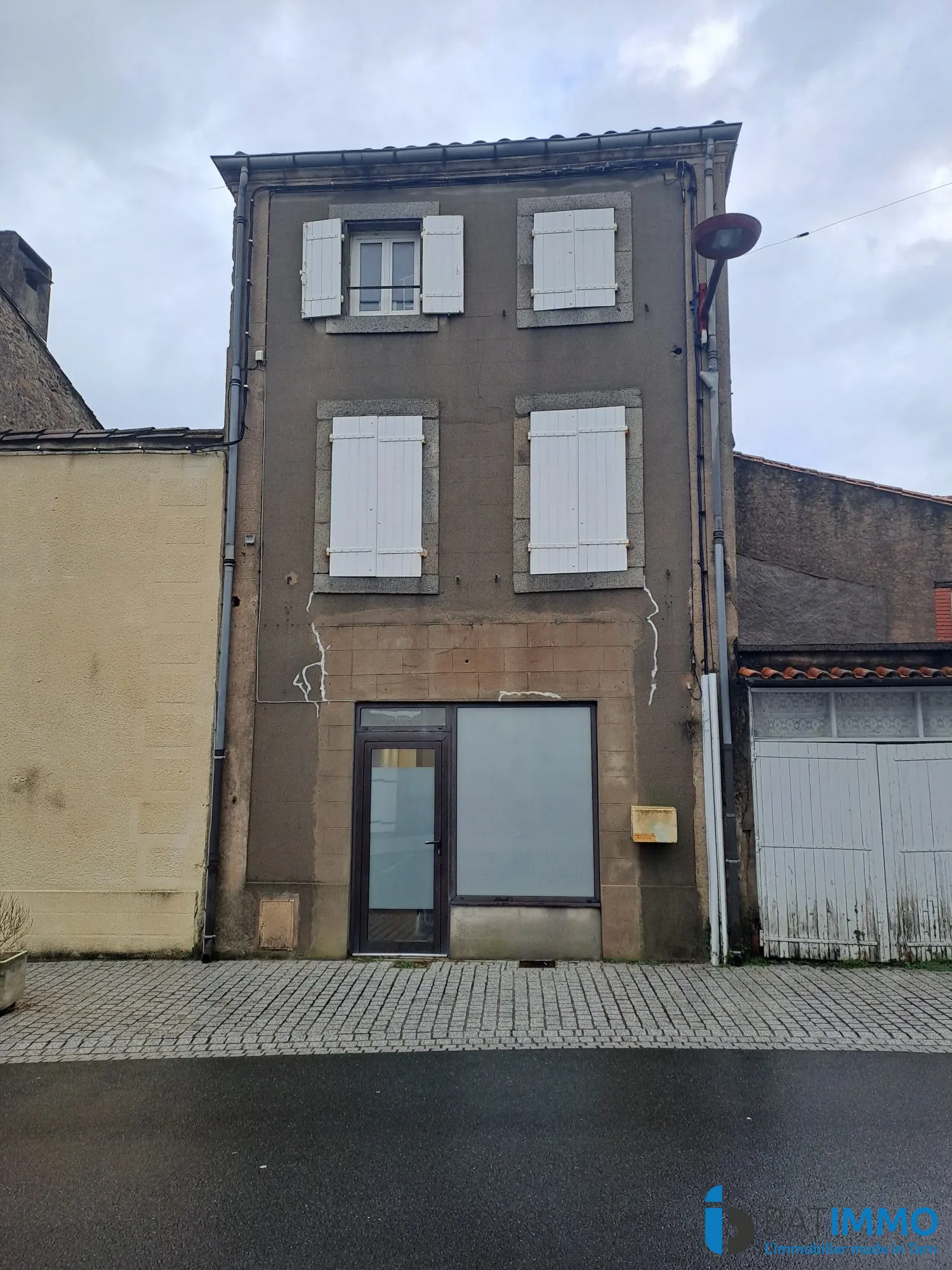 Immeuble locatif à vendre à Saint-Amans-Valtoret avec rentabilité de 8 %