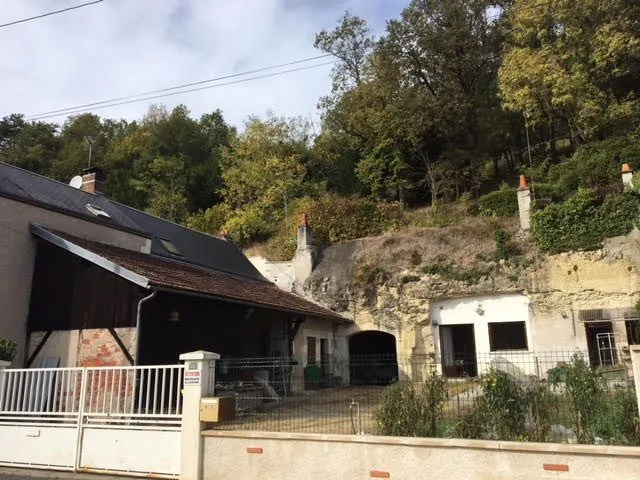 Maison à vendre à Pocé-sur-Cisse – 2 chambres, cave, à rénover, prix 118 000 €