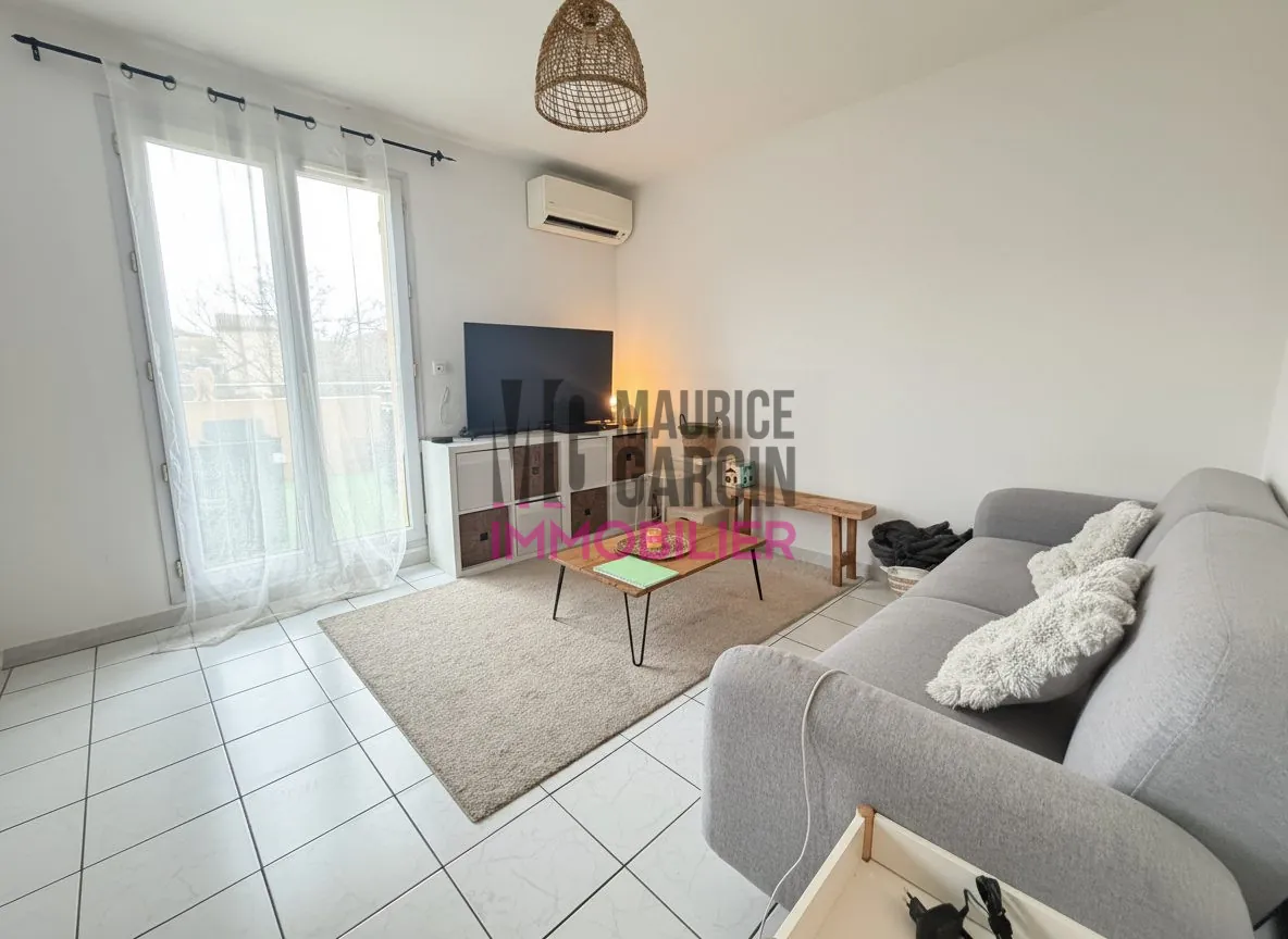 Bel appartement T2 avec terrasse et stationnement à Carpentras 