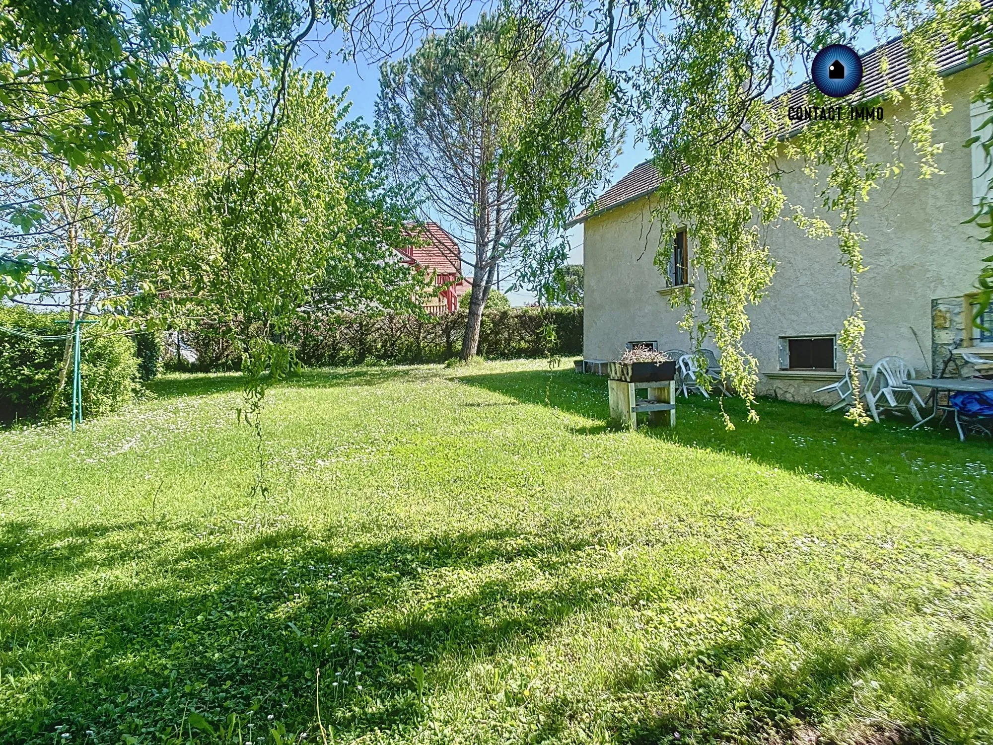 Maison à rénover avec jardin à Larche, secteur calme et proche commodités