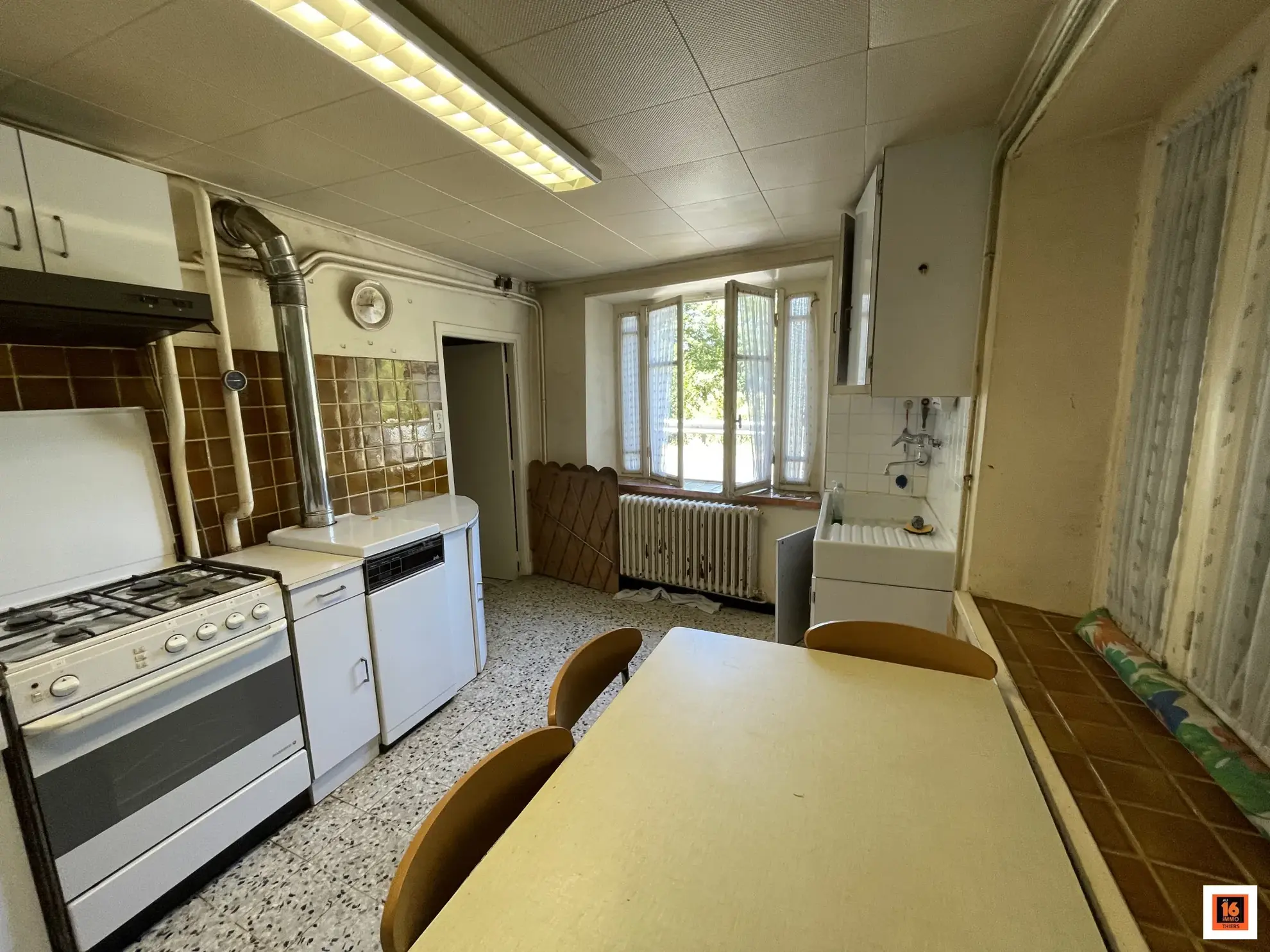 Maison en pierre à Viscomtat - Rénovation à prévoir, terrain arboré 