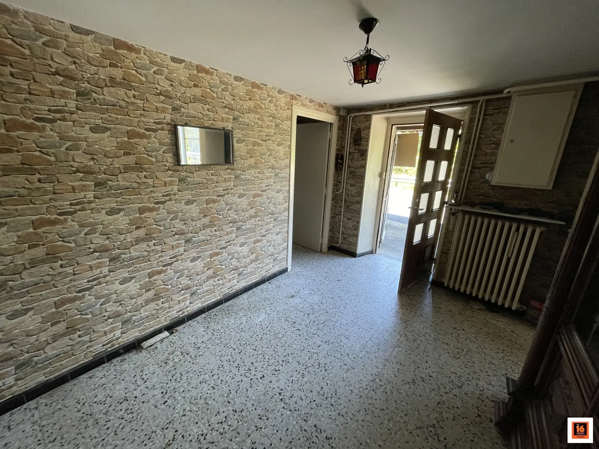 Maison en pierre à Viscomtat - Rénovation à prévoir, terrain arboré 