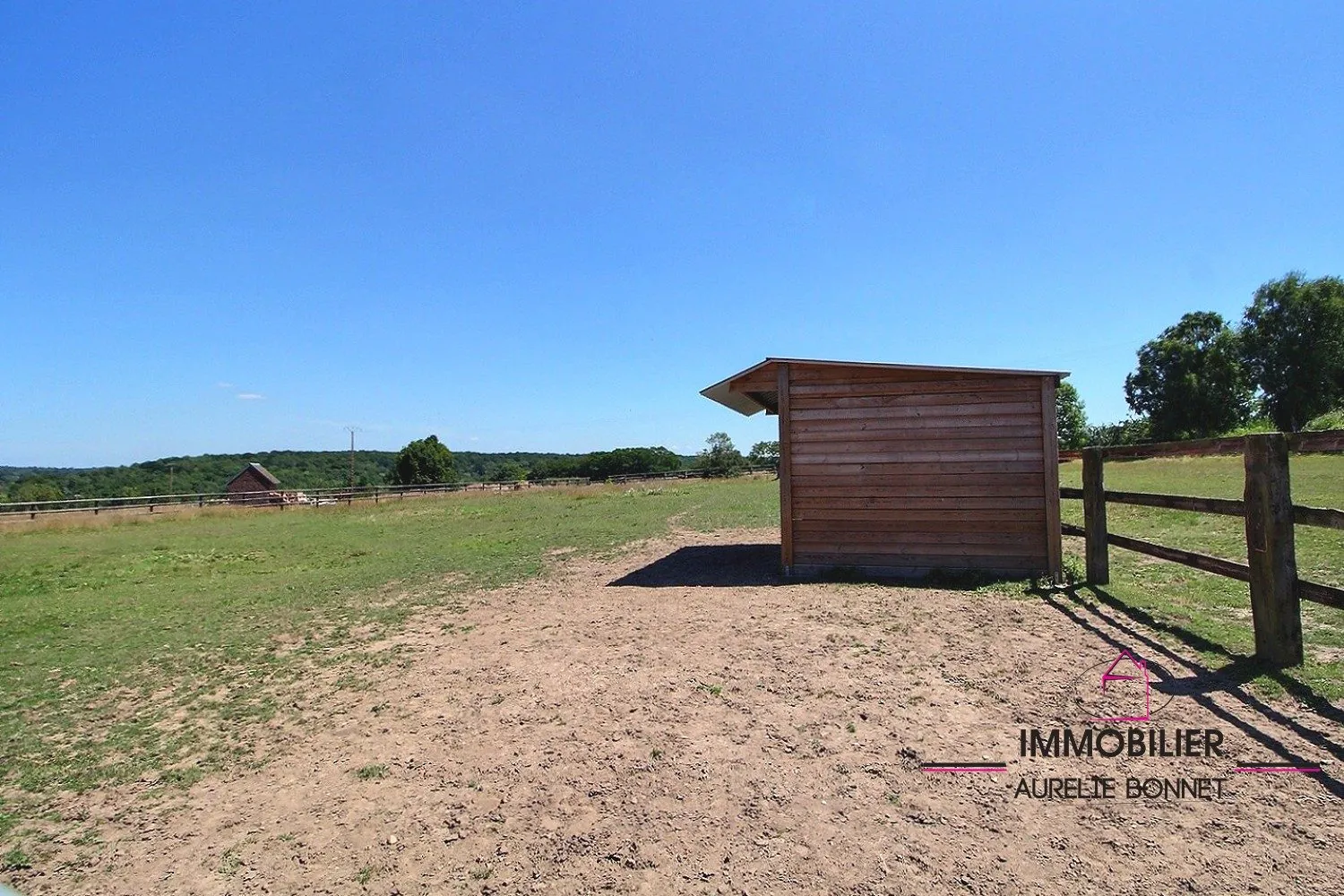 Grande propriété agricole avec bâtiment en colombage sur 5 hectares près de Lisieux 