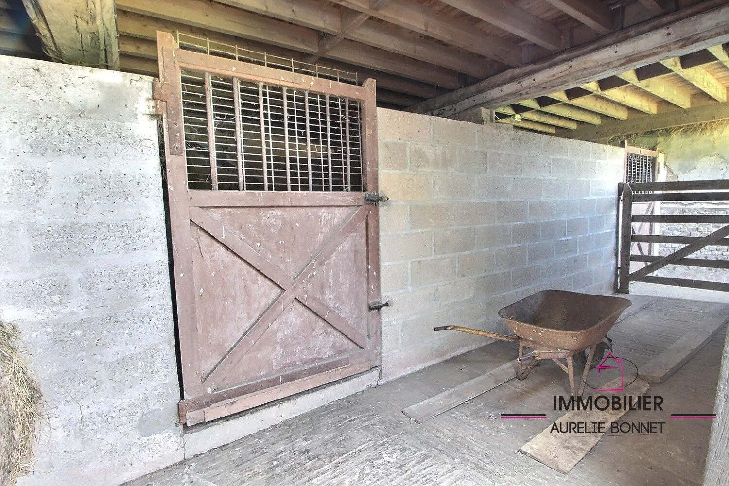 Grande propriété agricole avec bâtiment en colombage sur 5 hectares près de Lisieux 