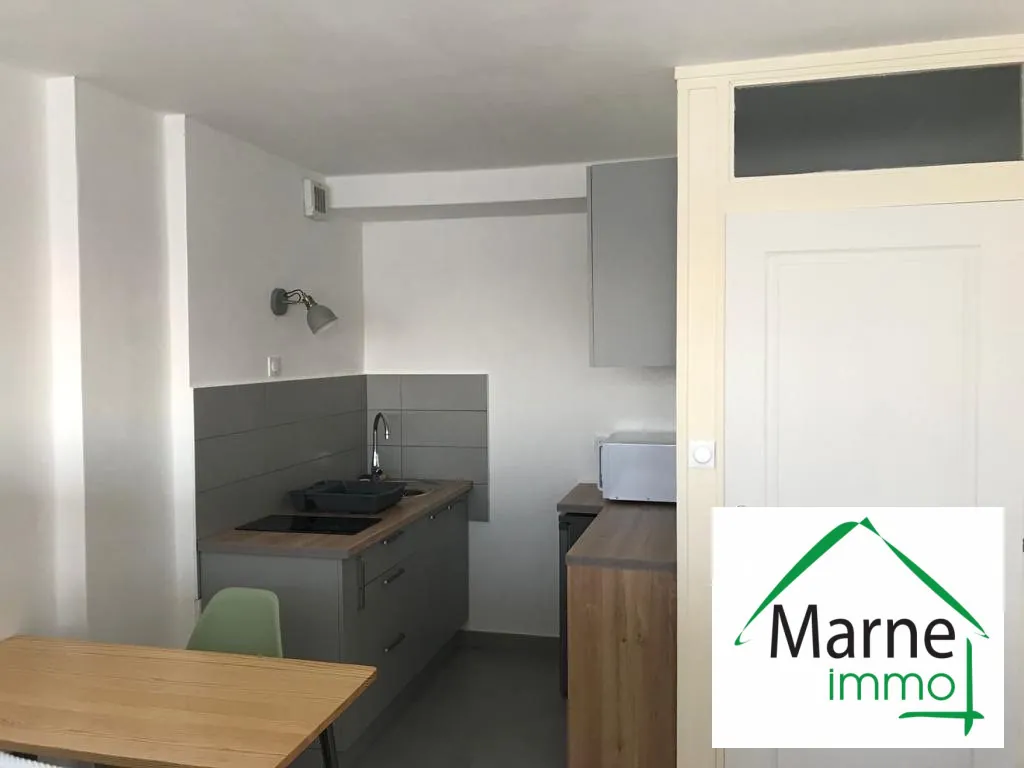 chambre  Studio meublé à vendre à Strasbourg - Dernier étage avec vue et proximité transports 