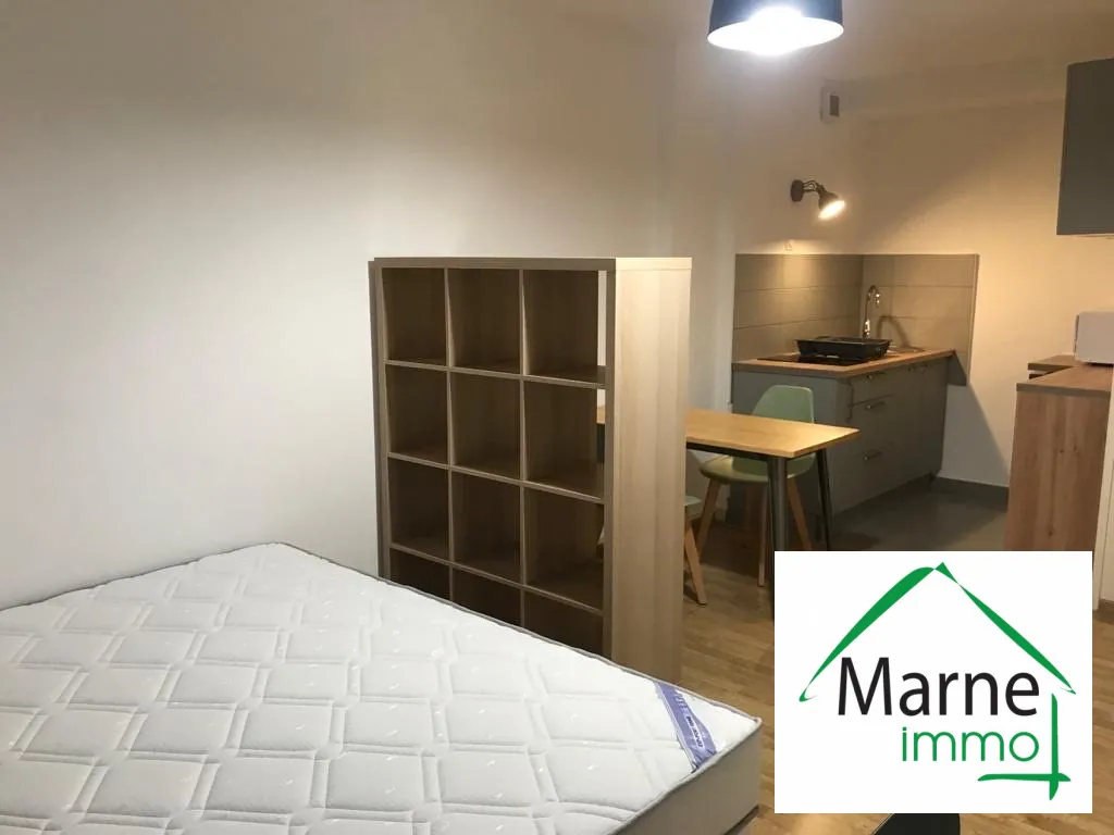 séjour Studio meublé à vendre à Strasbourg - Dernier étage avec vue et proximité transports