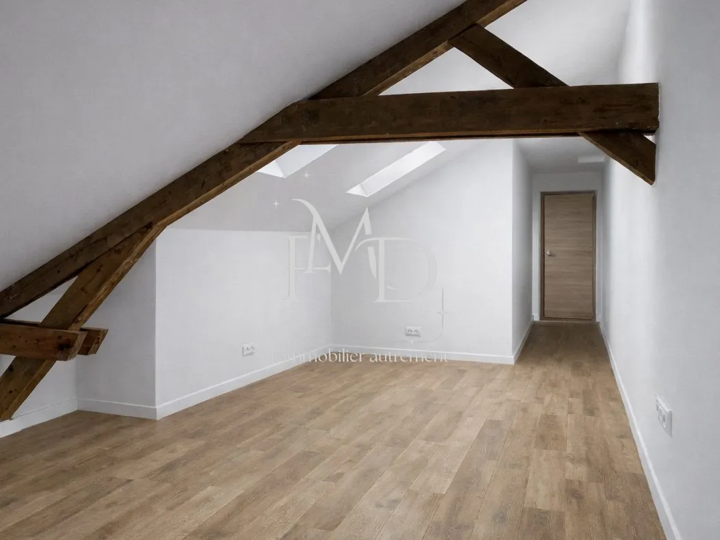 Séjour et espace cuisine Appartement atypique climatisé à Charmes avec terrasse et espace personnalisé