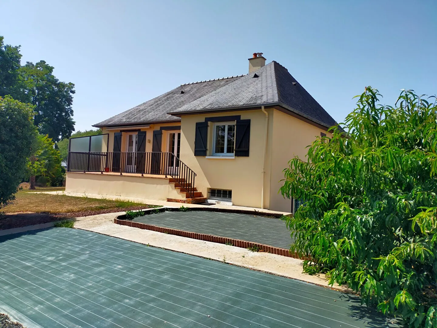 Pavillon sur sous-sol à vendre à Villaines la Juhel Maison avec sous-sol à Villaines-la-Juhel — 94 m², 5 pièces, jardin et garage