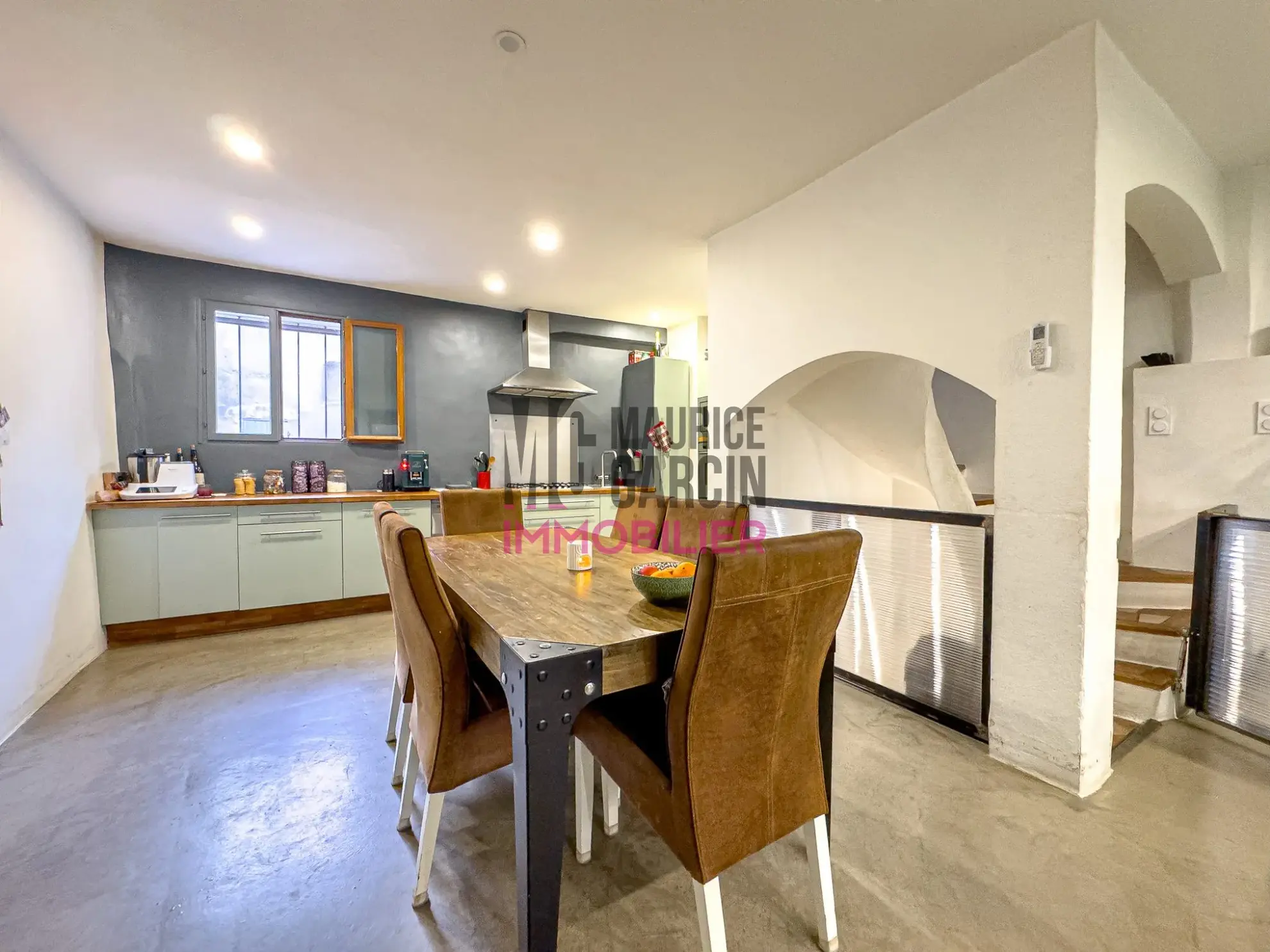 hall dentré Maison de ville rénovée avec terrasse, garage et beaux volumes à Monteux